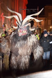 Perchtenlauf am Salzburger Christkindlmarkt