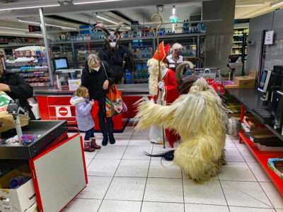 Nikolaus & Krampus im Spar-Markt Homburg