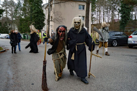 Perchtenspaziergang in Wals/Salzburg