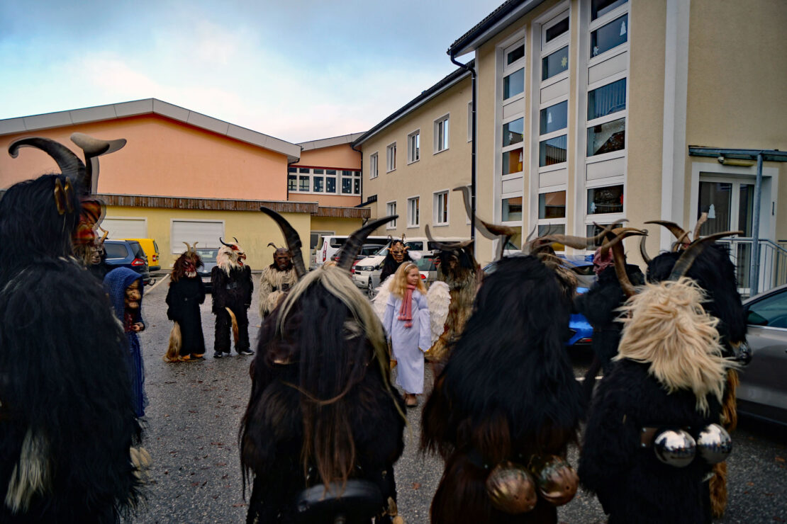 Kinderkrampuslauf in Obertrum, 27. November 2022 | Salzburger Schiachpercht'n und Krampusse