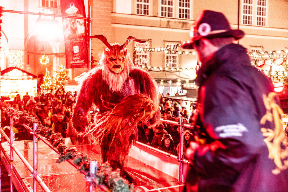 Krampuslauf Christkindlmarkt Salzburg, 5. Dezember 2022 der Salzburger Schiachpercht'n und Krampusse | © wildbild (Doris Wild)