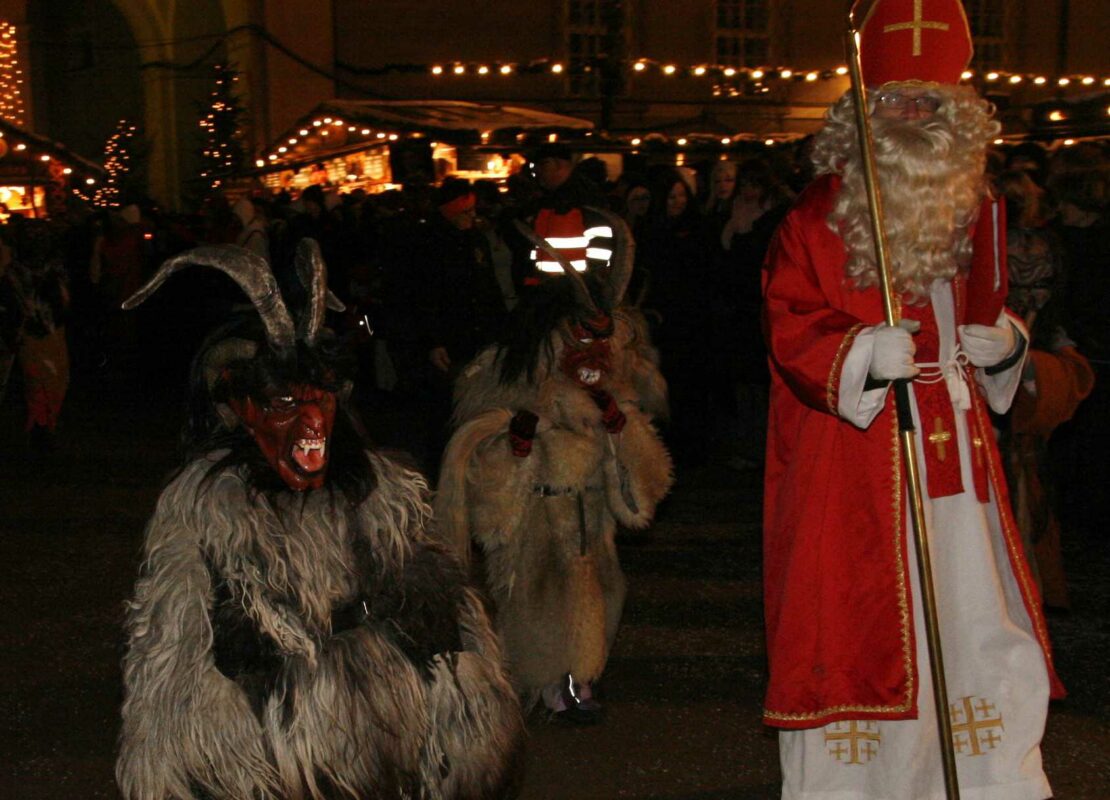 Krampuslauf Salzburger Christkindlmarkt, 5. Dezember 2010 | Salzburger Schiachpercht'n und Krampusse