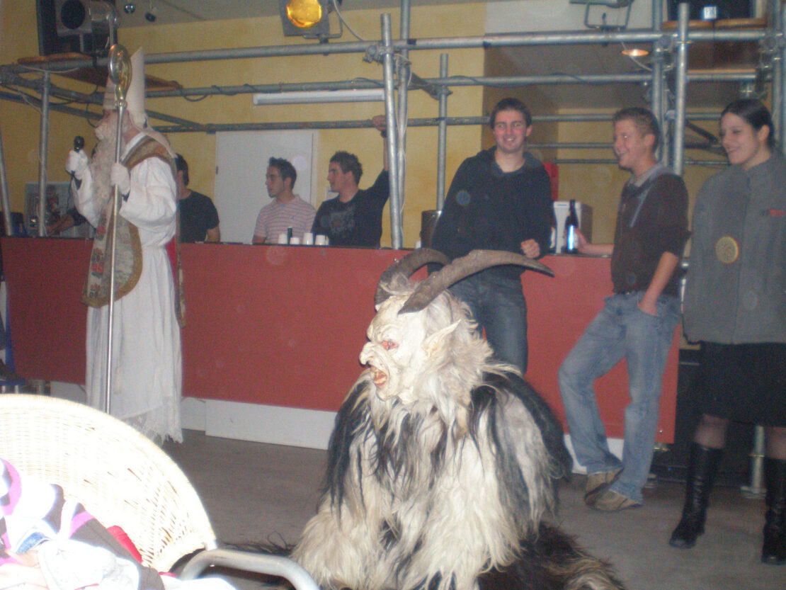 Krampuskränzchen im Kolpinghaus Salzburg, 4. Dezember 2007 | Salzburger Schiachpercht'n und Krampusse