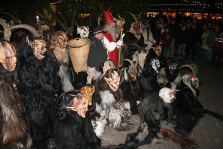 Krampuslauf am Salzburger Christkindlmarkt