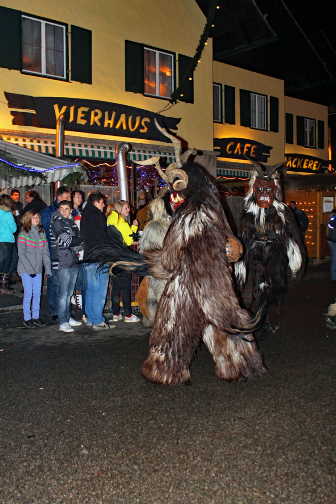 Krampuslauf Obertrum, 4. Dezember 2013 | Salzburger Schiachpercht'n und Krampusse