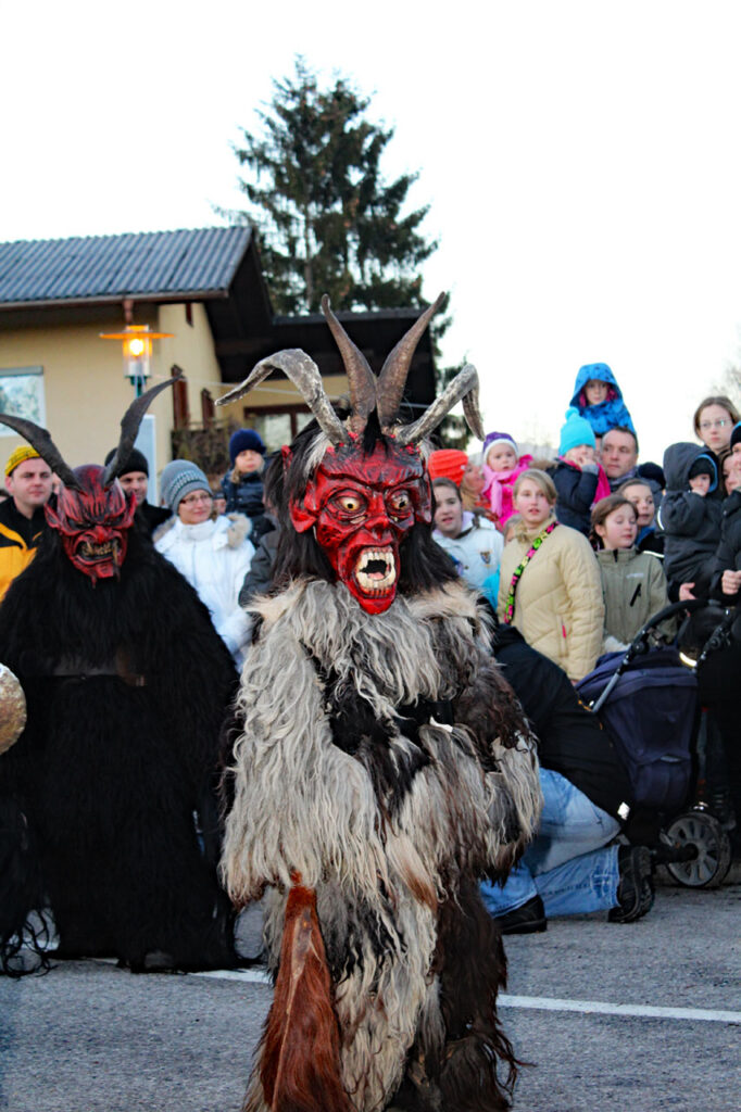 Kinderkrampuslauf Obertrum, 4. Dezember 2013 | Salzburger Schiachpercht'n und Krampusse