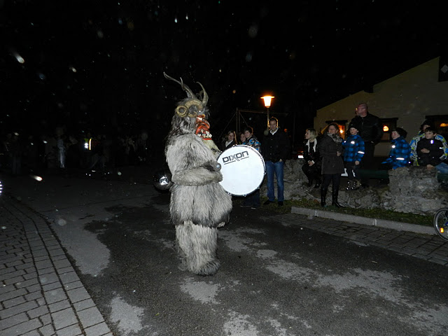 Perchtenlauf Wals/Siezenheim, 16. Dezember 2011 | Salzburger Schiachpercht'n und Krampusse
