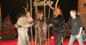 Krampuslauf in der PlusCity Linz, 6. Dezember 2008 | Salzburger Schiachpercht'n und Krampusse