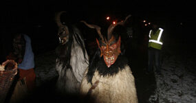 Krampuslauf in Rif bei Salzburg, 2. Dezember 2012 | Salzburger Schiachpercht'n und Krampusse