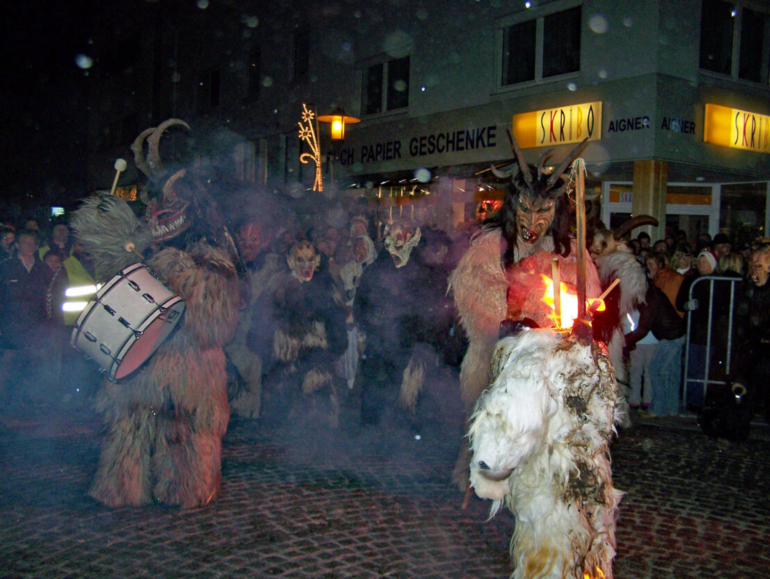 Krampuslauf Traun, 16. Dezember 2007 | Salzburger Schiachpercht'n und Krampusse