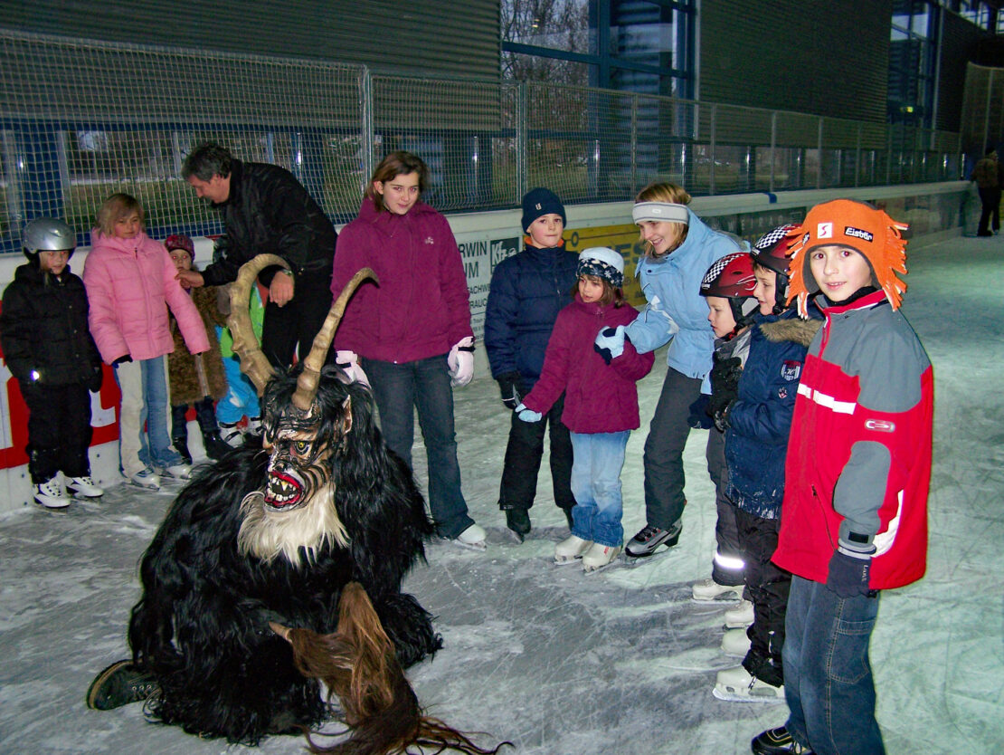Krampuslauf Traun, 16. Dezember 2007 | Salzburger Schiachpercht'n und Krampusse
