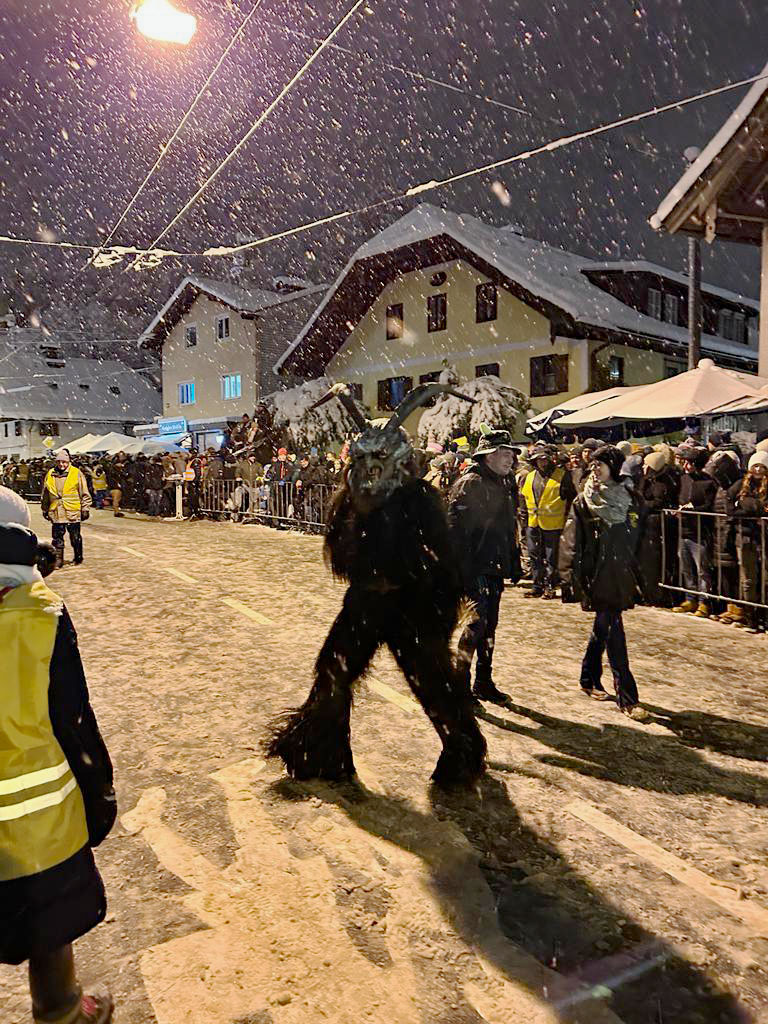 48. Gnigler Krampuslauf 2. Dezember 2023 | Salzburger Schiachpercht'n und Krampusse