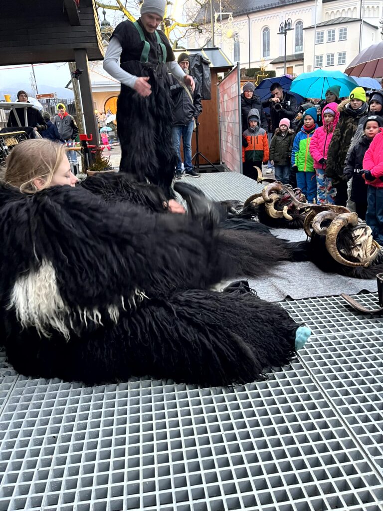 Perchten Hoagascht Wals, 6. Jänner 2024 | Salzburger Schiachpercht'n und Krampusse