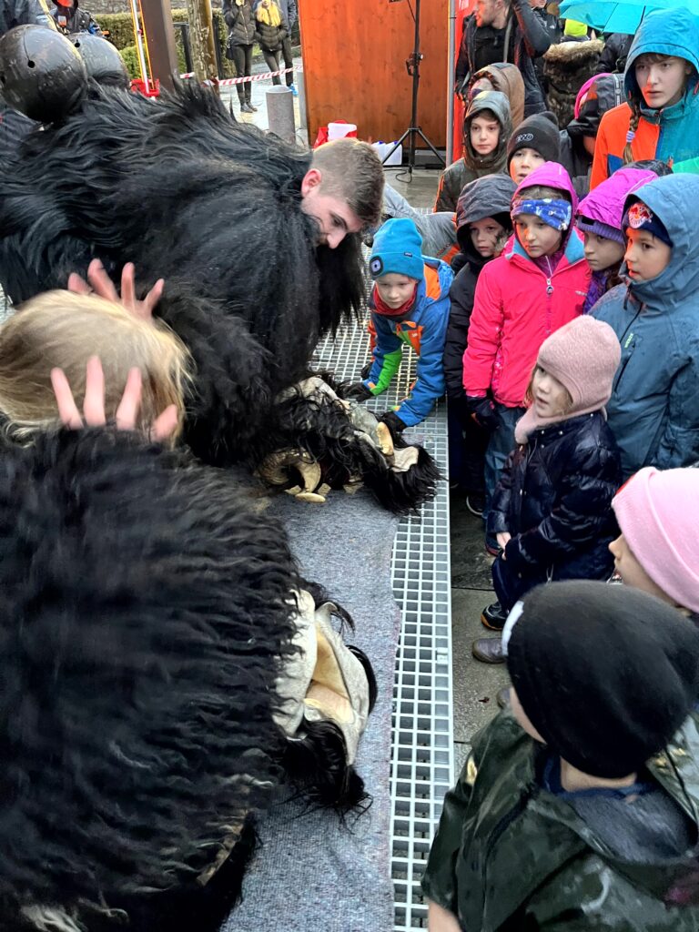 Perchten Hoagascht Wals, 6. Jänner 2024 | Salzburger Schiachpercht'n und Krampusse