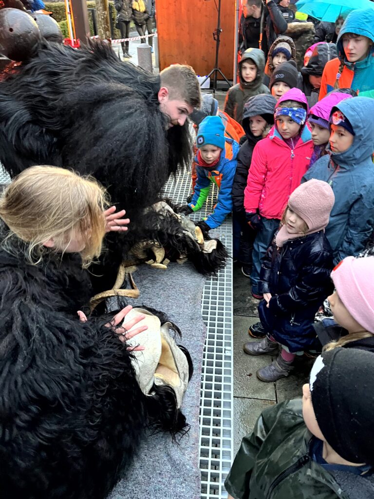 Perchten Hoagascht Wals, 6. Jänner 2024 | Salzburger Schiachpercht'n und Krampusse