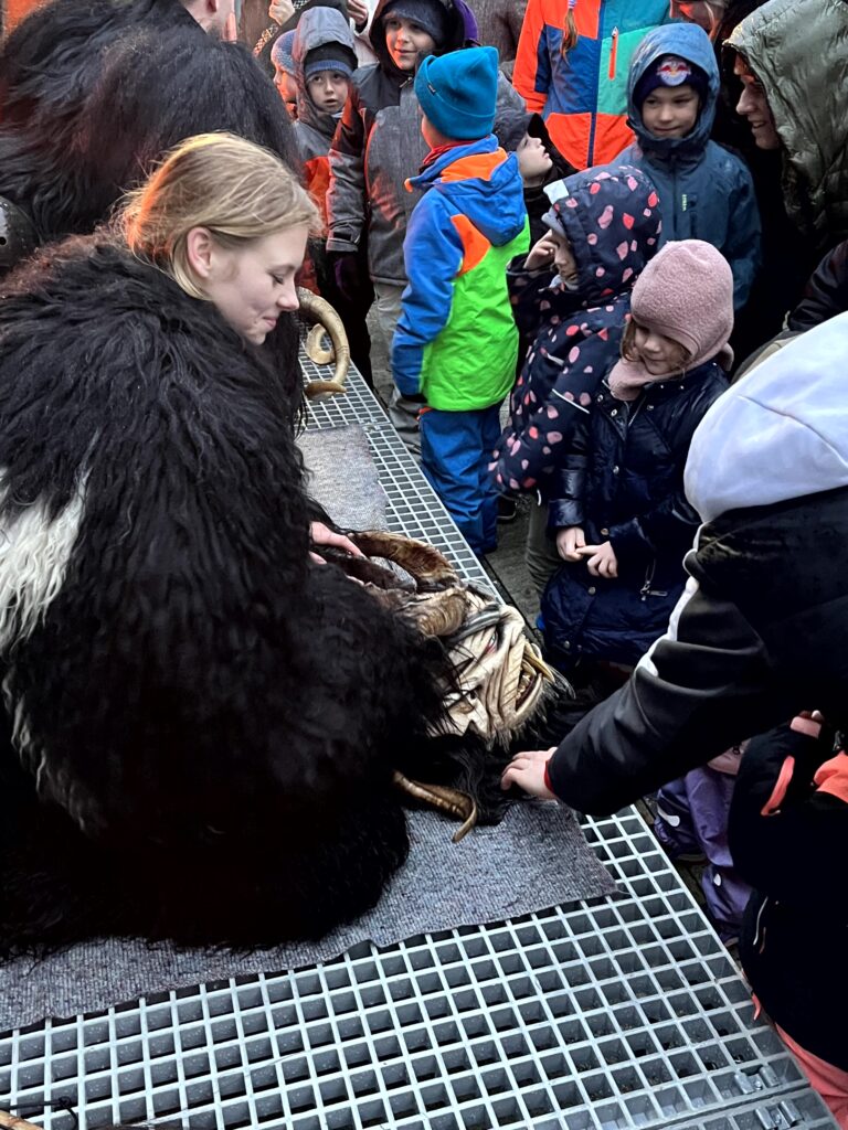 Perchten Hoagascht Wals, 6. Jänner 2024 | Salzburger Schiachpercht'n und Krampusse