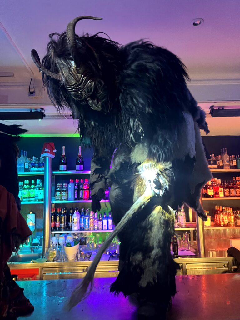 Krampuskränzchen Segabar Rudolfskai, 8. Dezember 2023 | Salzburger Schiachpercht'n und Krampusse