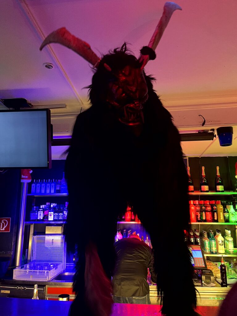 Krampuskränzchen Segabar Rudolfskai, 8. Dezember 2023 | Salzburger Schiachpercht'n und Krampusse