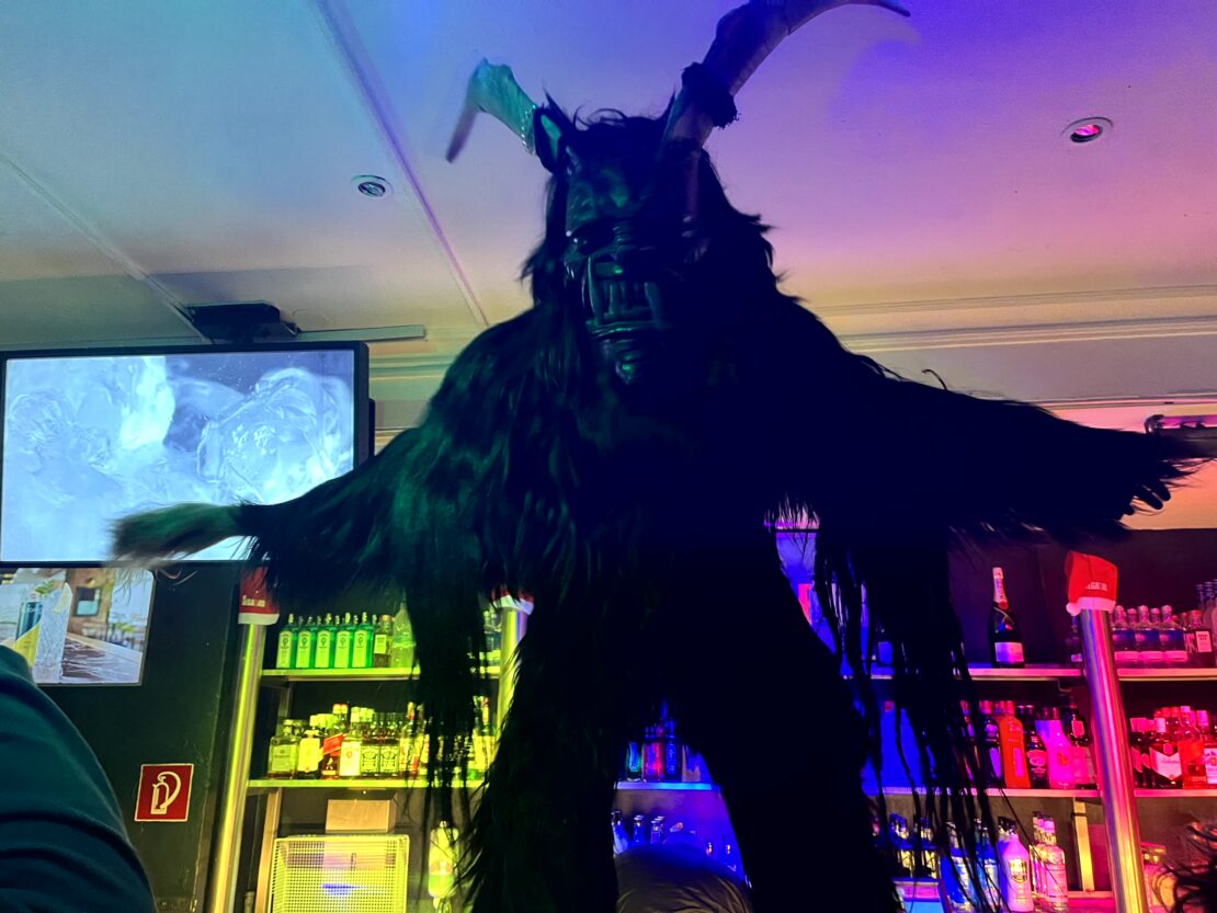 Krampuskränzchen Segabar Rudolfskai, 8. Dezember 2023 | Salzburger Schiachpercht'n und Krampusse