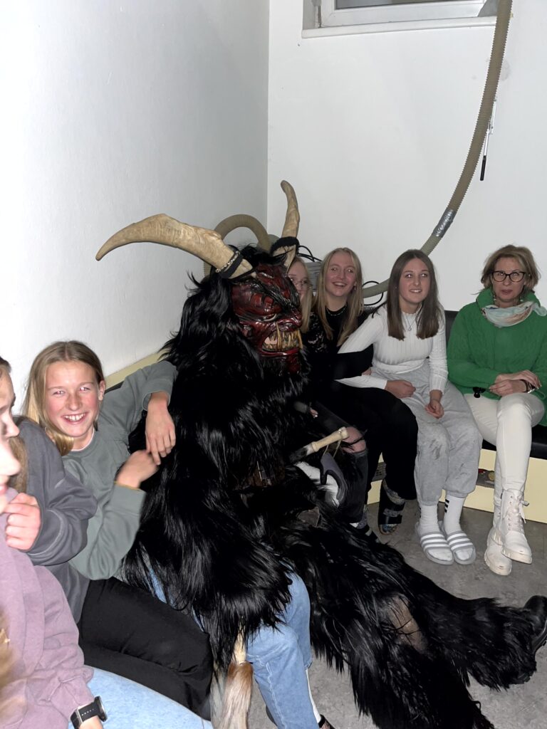 Krampuskränzchen Koplinghaus, 6. Dezember 2023 | Salzburger Schiachpercht'n und Krampusse