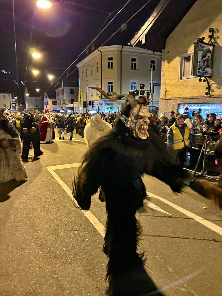 49. Gnigler Krampuslauf, Salzburg-Gnigl, 30. November 2024 | Salzburger Schiachpercht'n und Krampusse