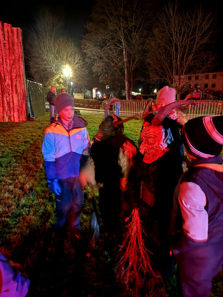 Krampuslauf der Kinder und Erwachsenen der Dorcha Pass, Fürstenbrunn/Salzbug, 29. November 2024 | Salzburger Schiachpercht'n und Krampusse