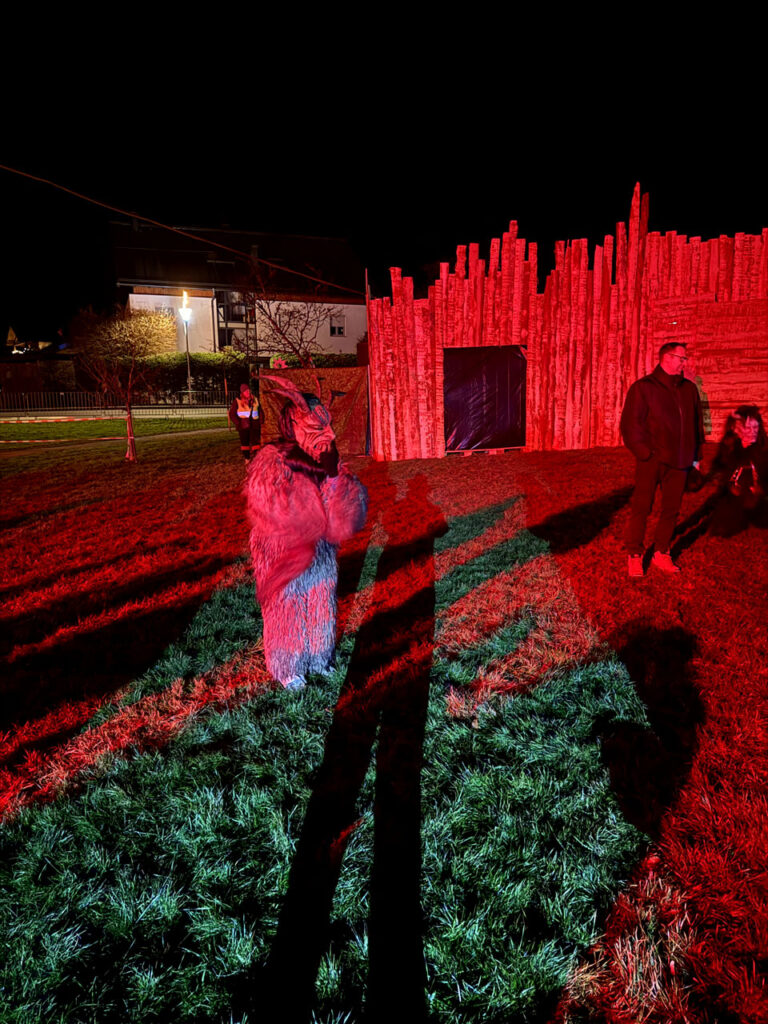 Krampuslauf der Kinder und Erwachsenen der Dorcha Pass, Fürstenbrunn/Salzbug, 29. November 2024 | Salzburger Schiachpercht'n und Krampusse