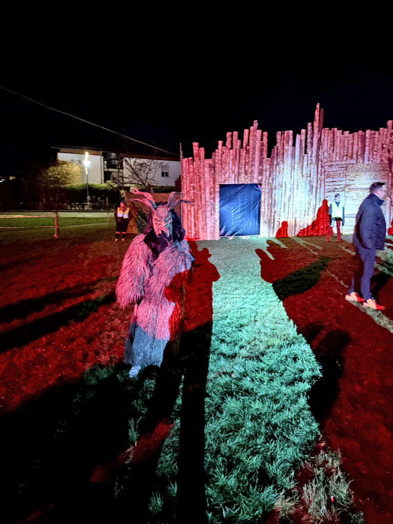 Krampuslauf der Kinder und Erwachsenen der Dorcha Pass, Fürstenbrunn/Salzbug, 29. November 2024 | Salzburger Schiachpercht'n und Krampusse