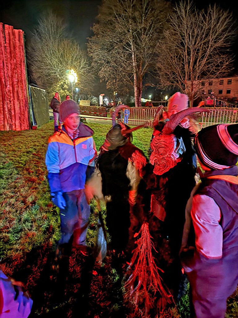 Krampuslauf der Kinder und Erwachsenen der Dorcha Pass, Fürstenbrunn/Salzbug, 29. November 2024 | Salzburger Schiachpercht'n und Krampusse