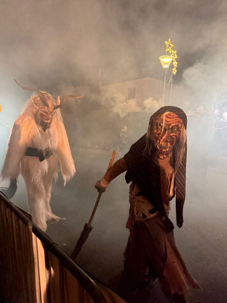 Krampuslauf der Kinder und Erwachsenen der Dorcha Pass, Fürstenbrunn/Salzbug, 29. November 2024 | Salzburger Schiachpercht'n und Krampusse