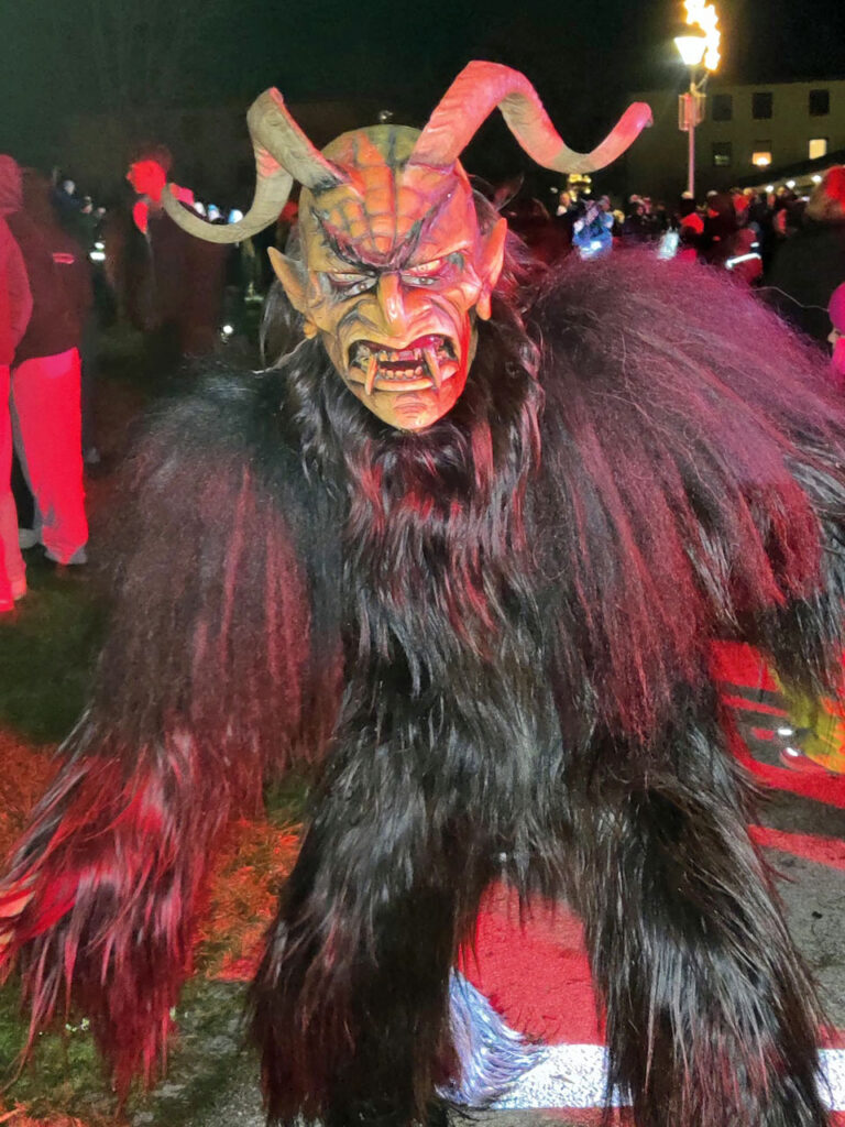 Krampuslauf der Kinder und Erwachsenen der Dorcha Pass, Fürstenbrunn/Salzbug, 29. November 2024 | Salzburger Schiachpercht'n und Krampusse