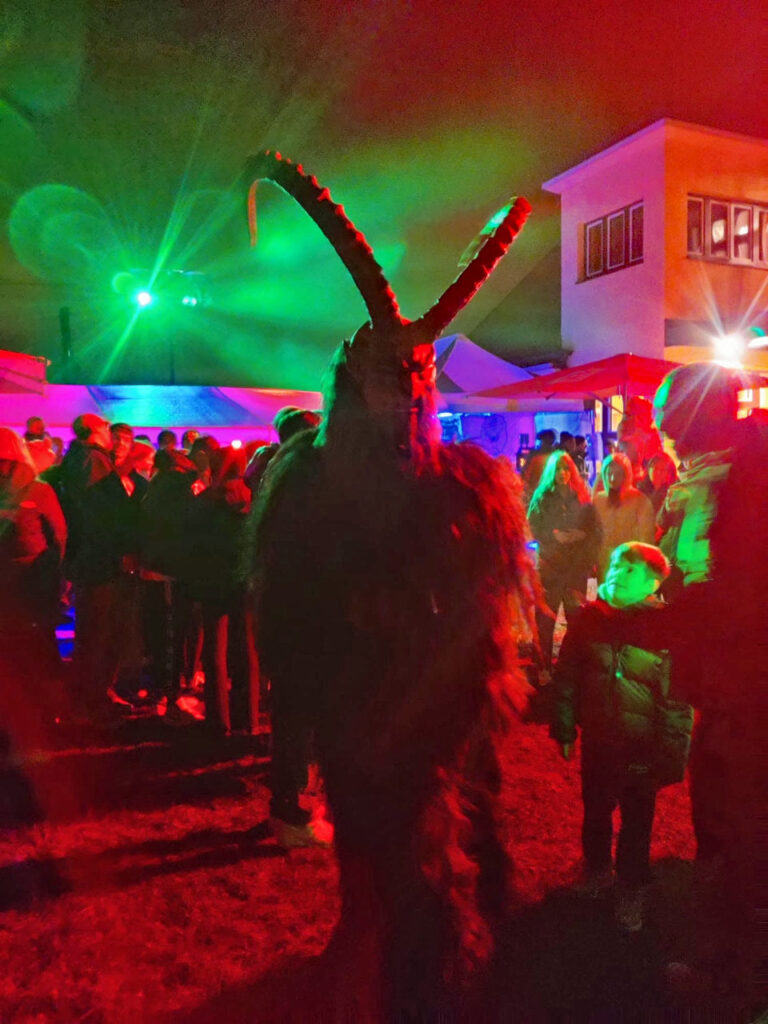 Krampuslauf der Kinder und Erwachsenen der Dorcha Pass, Fürstenbrunn/Salzbug, 29. November 2024 | Salzburger Schiachpercht'n und Krampusse