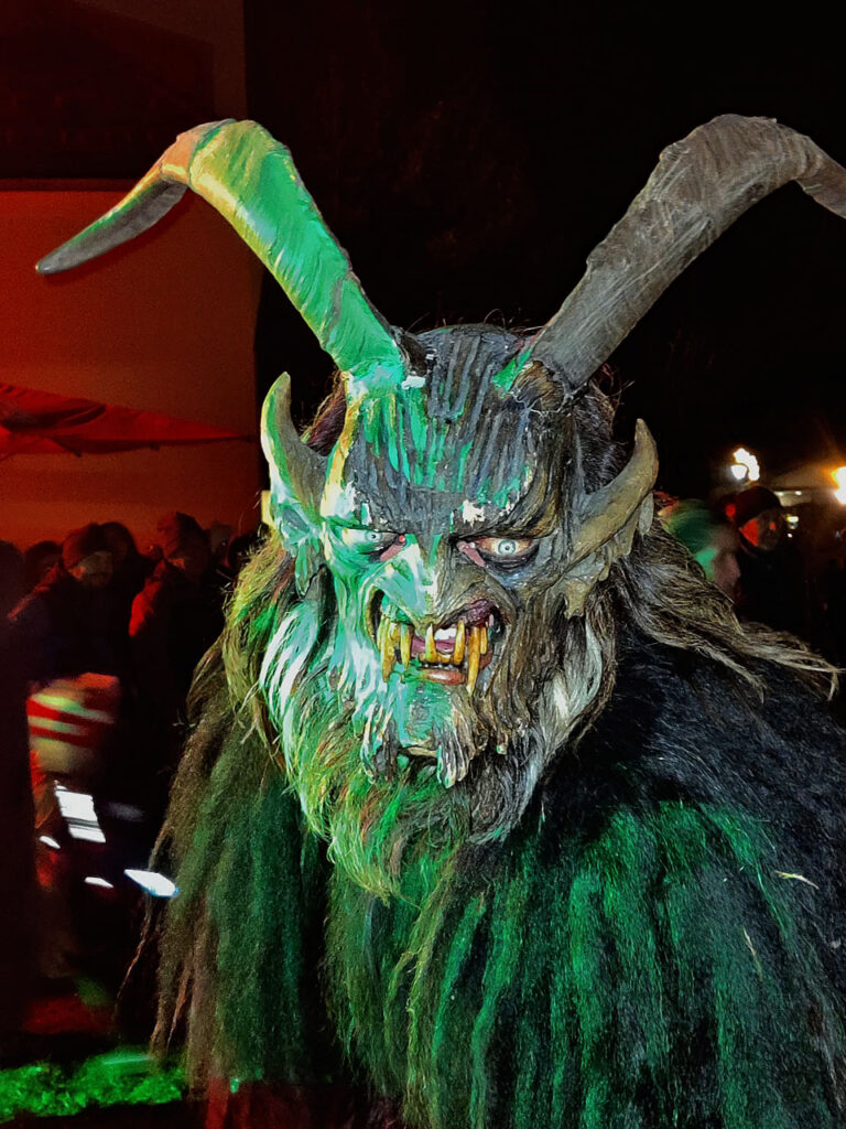 Krampuslauf der Kinder und Erwachsenen der Dorcha Pass, Fürstenbrunn/Salzbug, 29. November 2024 | Salzburger Schiachpercht'n und Krampusse