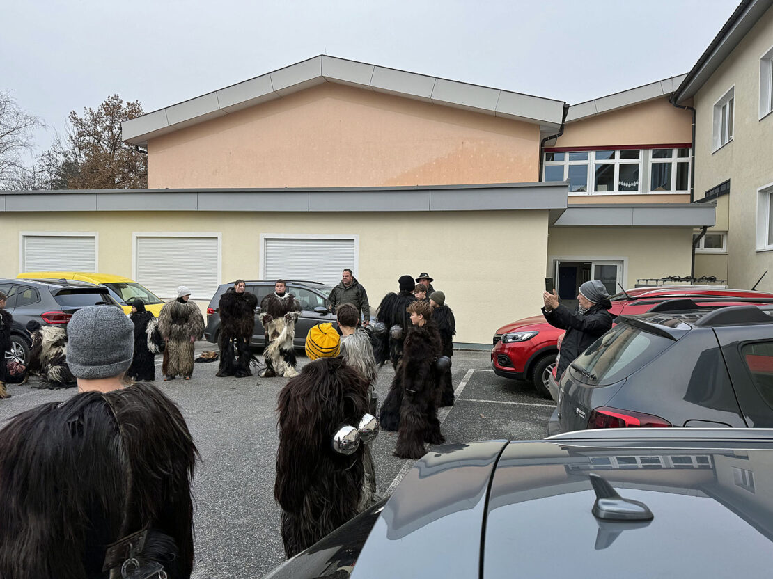 Kinderkrampuslauf in Obertrum am See, 1. Dezember 2024 | Salzburger Schiachpercht'n und Krampusse