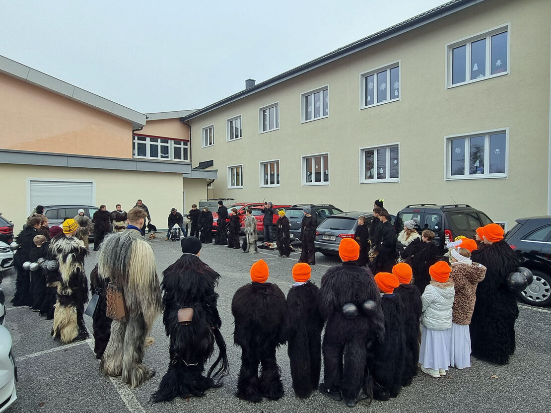 Kinderkrampuslauf in Obertrum am See, 1. Dezember 2024 | Salzburger Schiachpercht'n und Krampusse