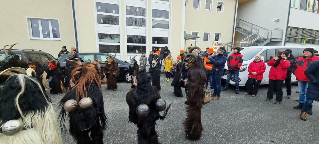 Kinderkrampuslauf in Obertrum am See, 1. Dezember 2024 | Salzburger Schiachpercht'n und Krampusse