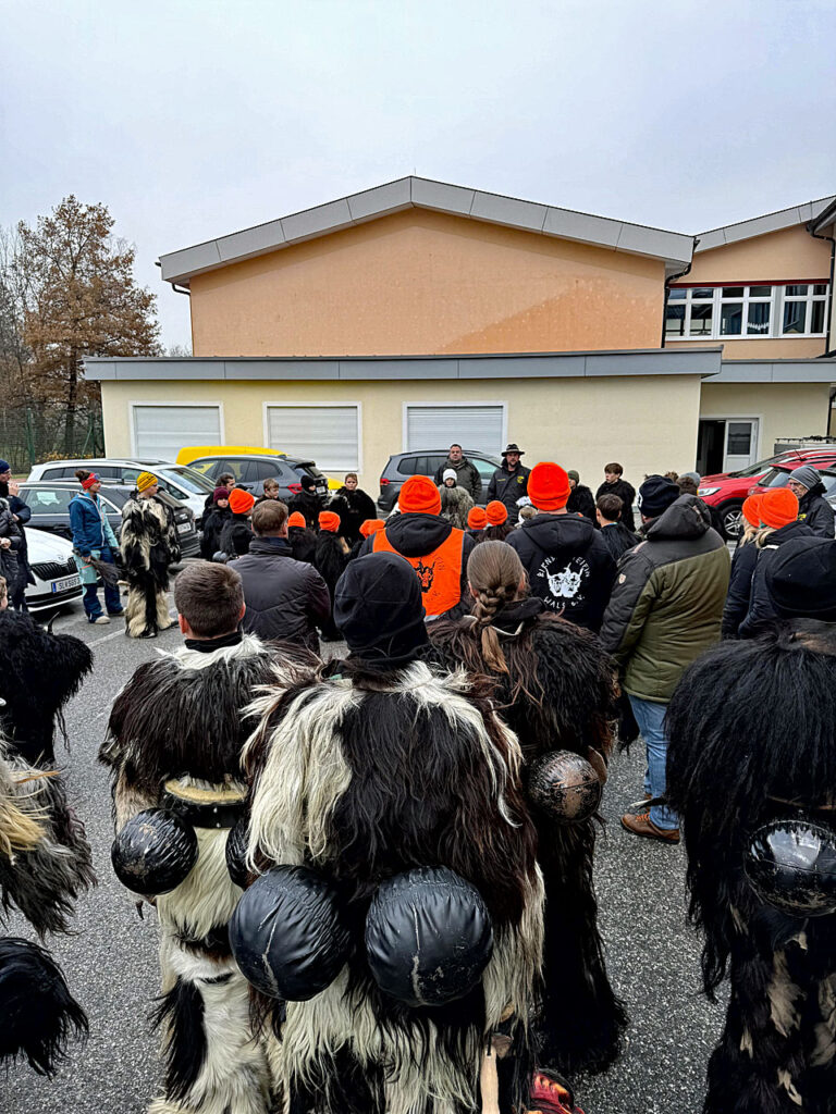 Kinderkrampuslauf in Obertrum am See, 1. Dezember 2024 | Salzburger Schiachpercht'n und Krampusse