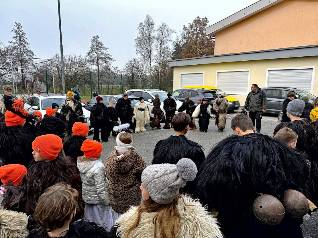 Kinderkrampuslauf in Obertrum am See, 1. Dezember 2024 | Salzburger Schiachpercht'n und Krampusse