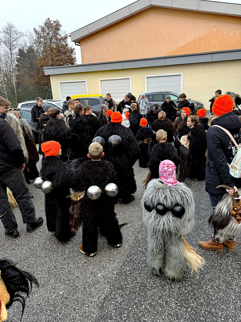 Kinderkrampuslauf in Obertrum am See, 1. Dezember 2024 | Salzburger Schiachpercht'n und Krampusse