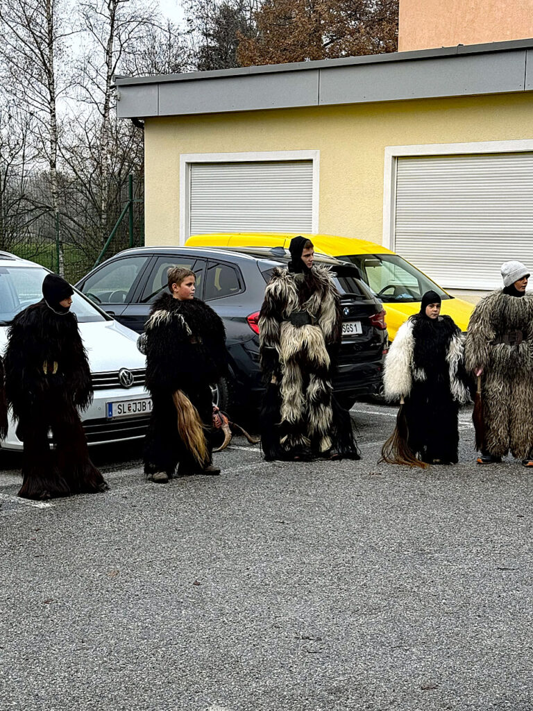 Kinderkrampuslauf in Obertrum am See, 1. Dezember 2024 | Salzburger Schiachpercht'n und Krampusse