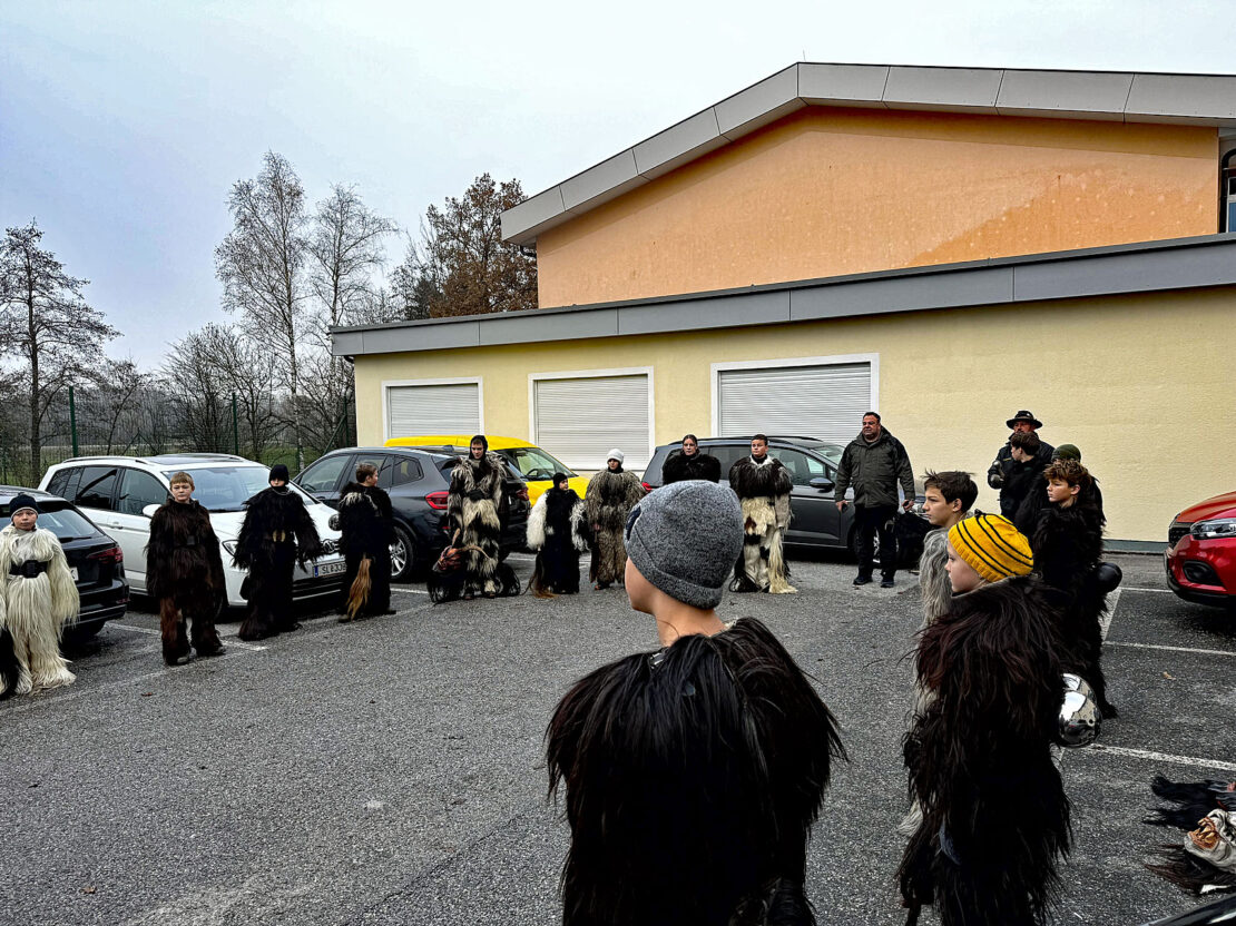 Kinderkrampuslauf in Obertrum am See, 1. Dezember 2024 | Salzburger Schiachpercht'n und Krampusse