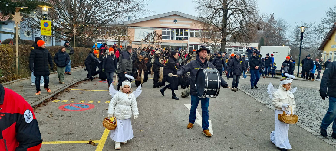 Kinderkrampuslauf in Obertrum am See, 1. Dezember 2024 | Salzburger Schiachpercht'n und Krampusse