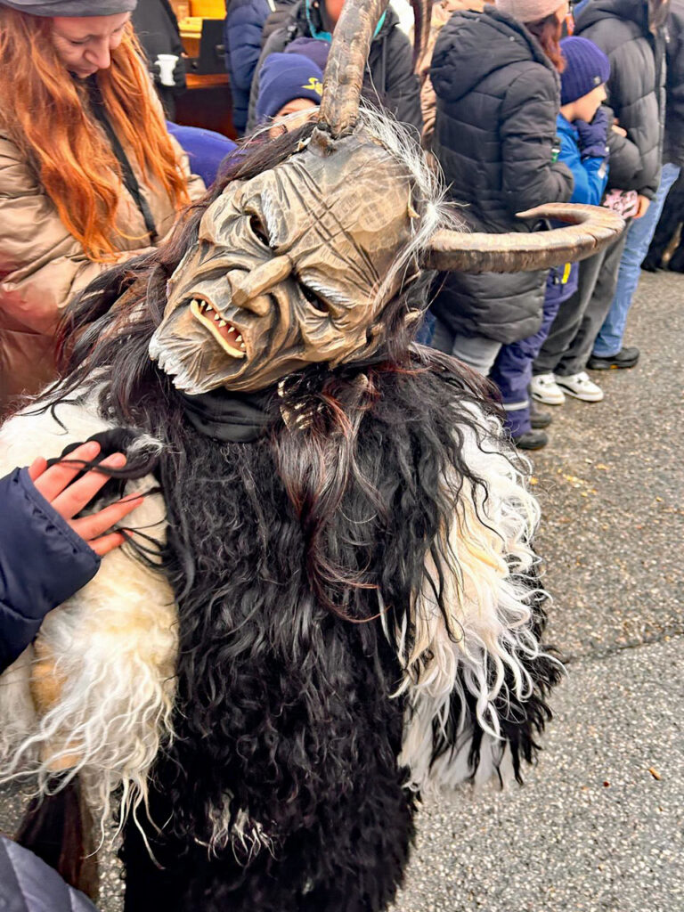 Kinderkrampuslauf in Obertrum am See, 1. Dezember 2024 | Salzburger Schiachpercht'n und Krampusse