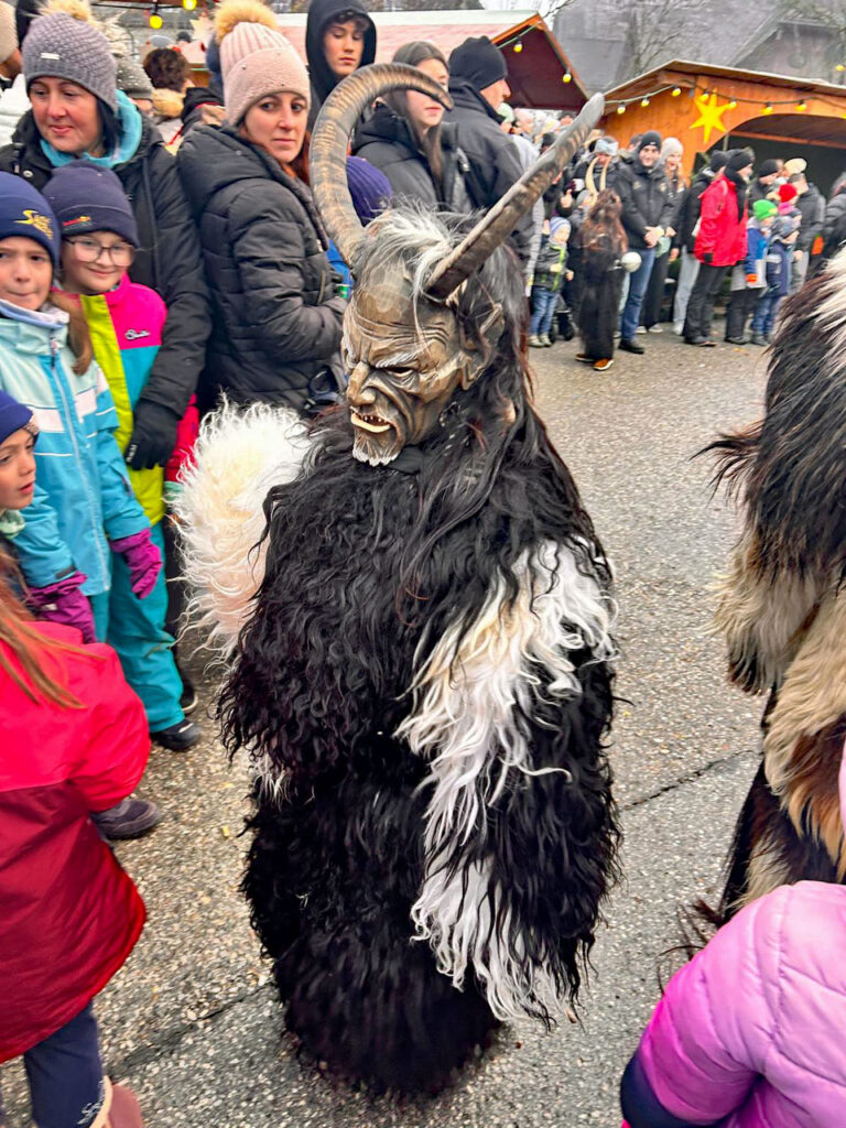 Kinderkrampuslauf in Obertrum am See, 1. Dezember 2024 | Salzburger Schiachpercht'n und Krampusse