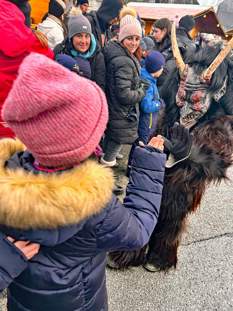 Kinderkrampuslauf in Obertrum am See, 1. Dezember 2024 | Salzburger Schiachpercht'n und Krampusse