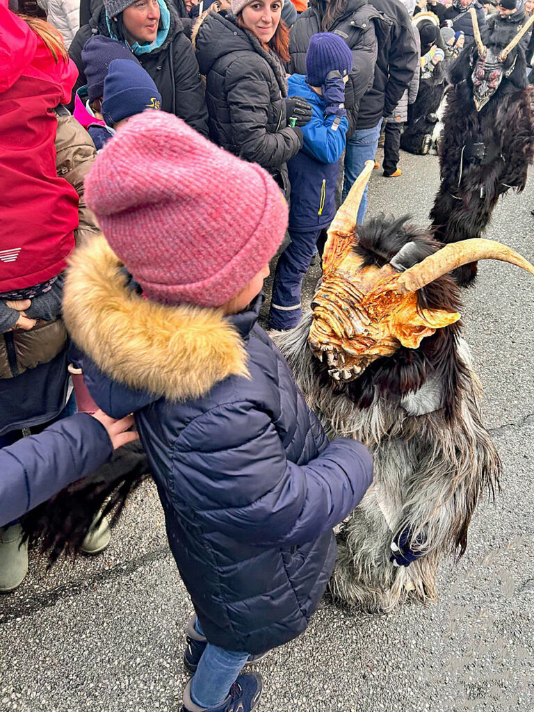 Kinderkrampuslauf in Obertrum am See, 1. Dezember 2024 | Salzburger Schiachpercht'n und Krampusse