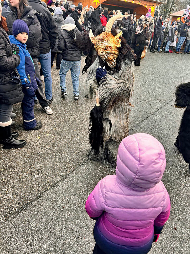 Kinderkrampuslauf in Obertrum am See, 1. Dezember 2024 | Salzburger Schiachpercht'n und Krampusse