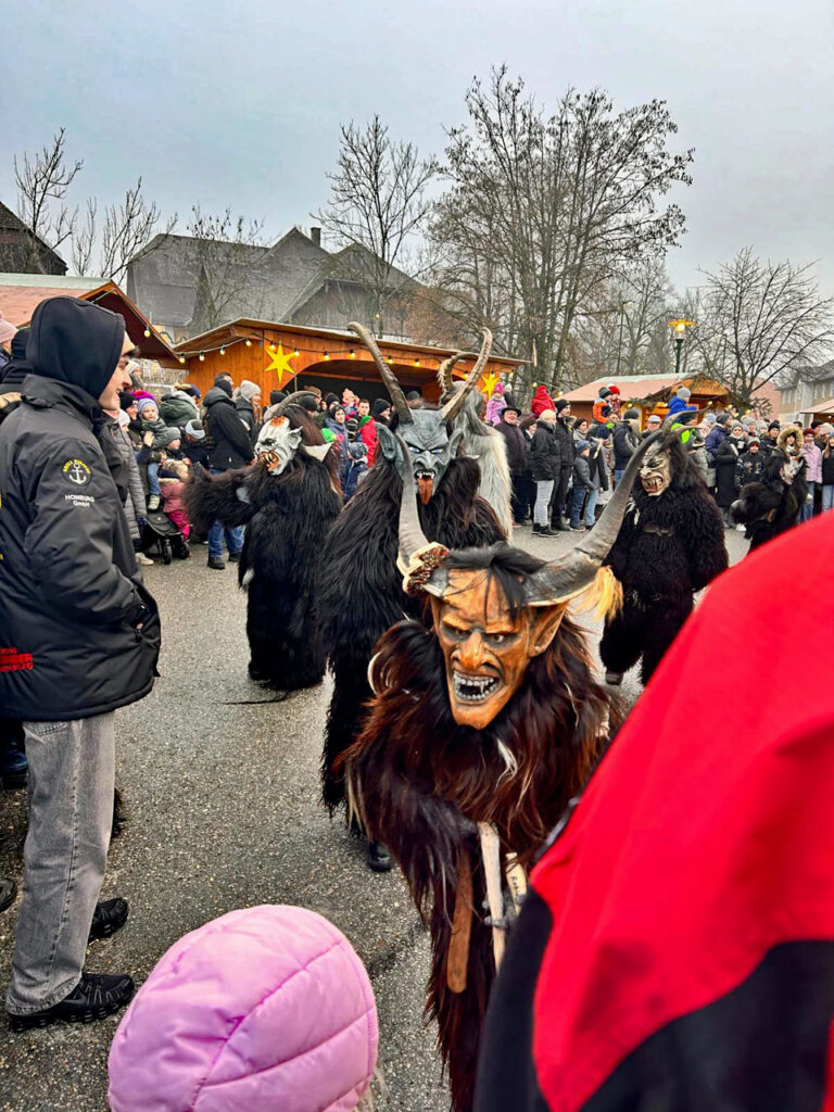 Kinderkrampuslauf in Obertrum am See, 1. Dezember 2024 | Salzburger Schiachpercht'n und Krampusse