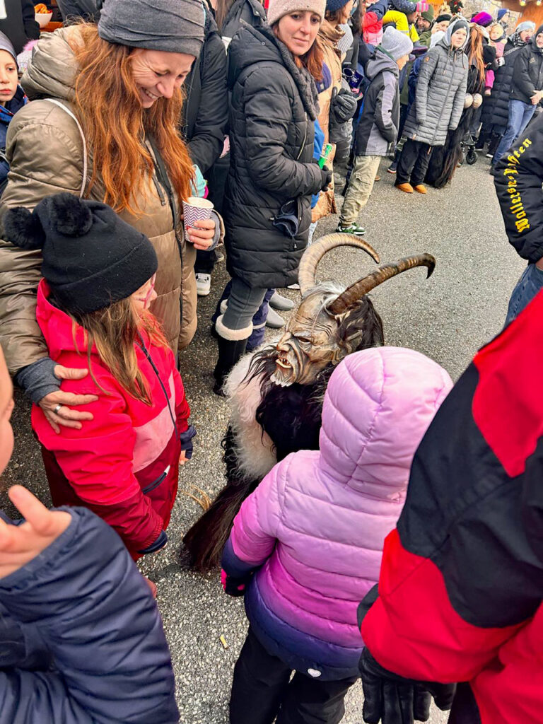 Kinderkrampuslauf in Obertrum am See, 1. Dezember 2024 | Salzburger Schiachpercht'n und Krampusse