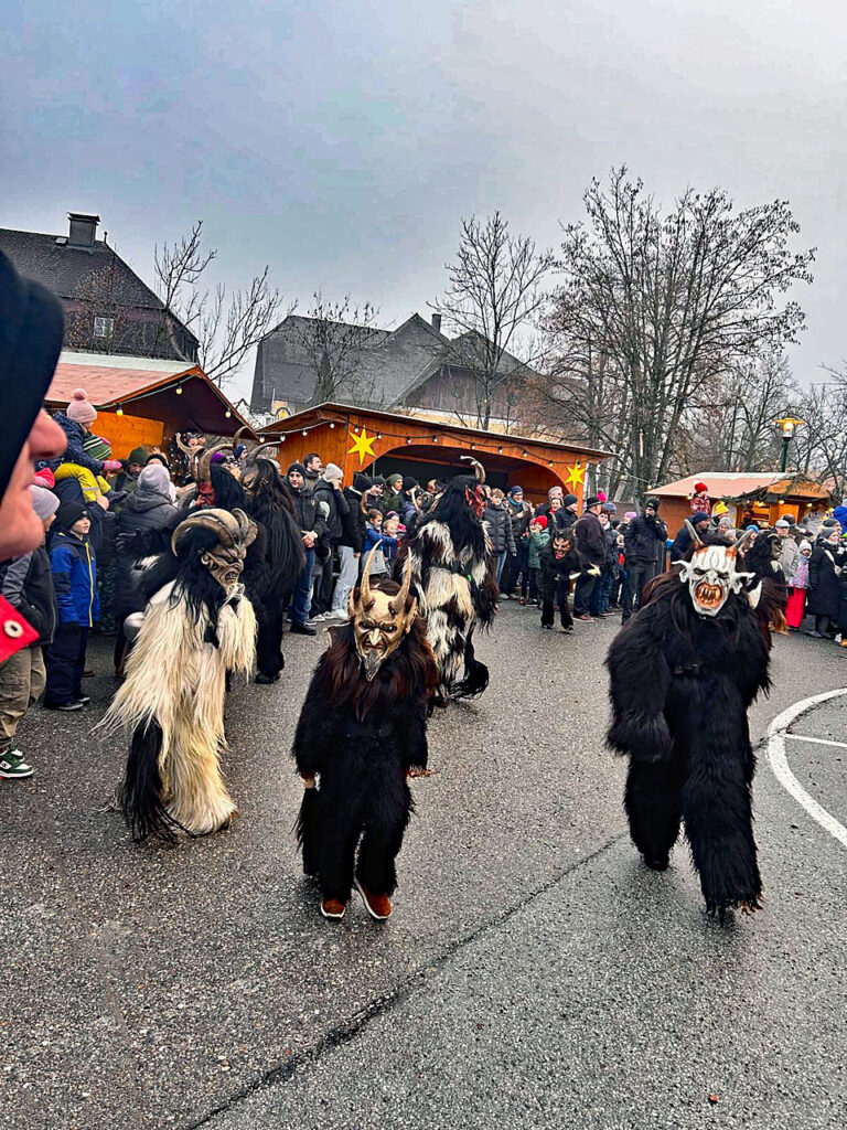 Kinderkrampuslauf in Obertrum am See, 1. Dezember 2024 | Salzburger Schiachpercht'n und Krampusse